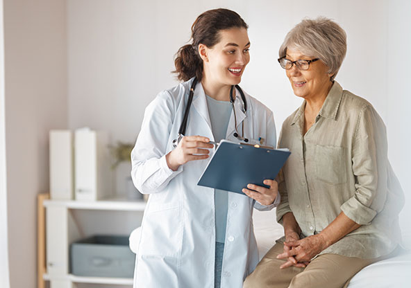 Doctor talking to patient about lung health